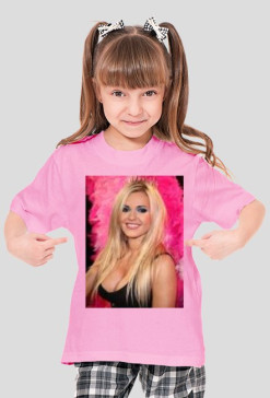 t-shirt a na nim doda