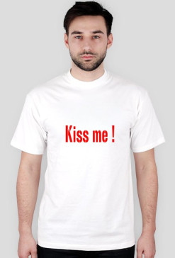 Biały T-shirt z czerwonym napisem Kiss me !