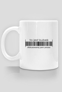 kubek sfokusowanej pani prezes