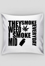 I SMOKE MID EVERYDAY - Poduszka