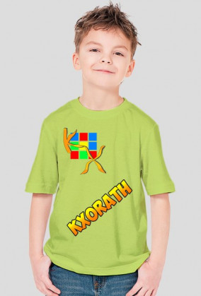 Koszulka dziecięca z logiem na piersi i podpisem.