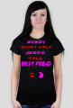 ,,Every short girls needs tall best friend :)'' - T-Shirt Damski