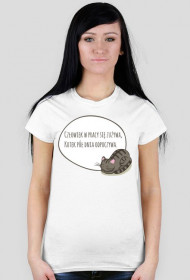 Człowiek w pracy się zużywa, Kotek pół dnia odpoczywa – t-shirt damski