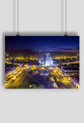 Limanowa - rynek letnią nocą