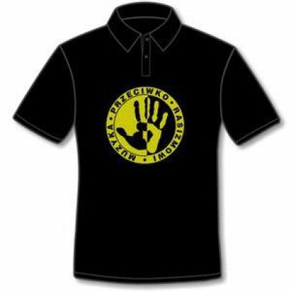 czarne polo muzyka przeciwko rasizmowi