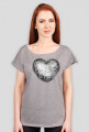 Damska koszulka z graficznym sercem Made with Love