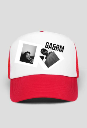Czapka z daszkiem i modnym logo