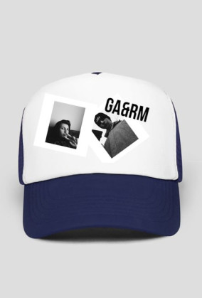 Czapka z daszkiem i modnym logo