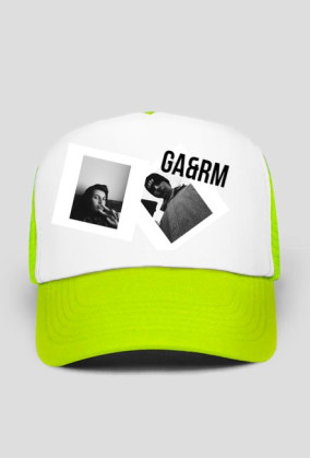 Czapka z daszkiem i modnym logo