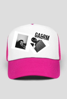 Czapka z daszkiem i modnym logo