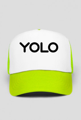 czapka z napisem "YOLO"