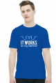 It works on my machine - Dziwne u mnie działa - Koszulka męska (Biały nadruk)