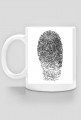 kubek biały z odciskiem palca