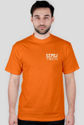 Koszulka SzpejTech na piersi