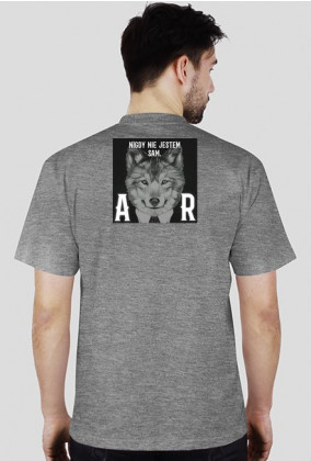 Koszulka z nadrukiem wilka wraz z napisami.