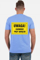 T-shirt zachodzi przy skręcie