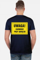 T-shirt zachodzi przy skręcie