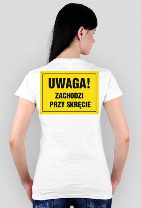 Damska koszulka zachodzi przy skręcie