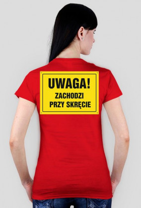 Damska koszulka zachodzi przy skręcie