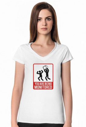 Pomysł na praktyczny prezent na dzień kobiet - Koszulka dla programisty You are beeing monitored