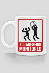 Śmieszny kubek, tani pomysł na prezent dla chłopaka programisty, informatyka - You are being monitored, Jesteś monitorowany