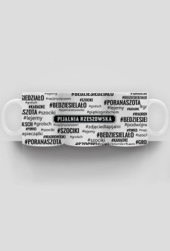 Kubek bialy z hashtagami (poziome)