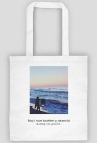 Bądź moim światłem w ciemności, iskierką na wodzie...