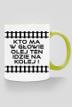 Kubek z kolorowym uchem "Kto ma w głowie olej ten idzie na kolej 3"