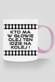 Kubek z kolorowym uchem "Kto ma w głowie olej ten idzie na kolej 3"