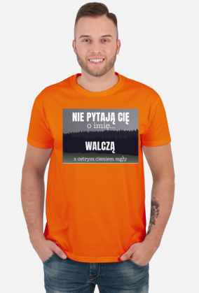 Nie pytają Cię o imię walczą z ostrym cieniem mgły - koszulka męska z nadrukiem