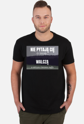 Nie pytają Cię o imię walczą z ostrym cieniem mgły - koszulka męska z nadrukiem