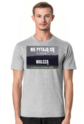 Nie pytają Cię o imię walczą z ostrym cieniem mgły - koszulka męska z nadrukiem