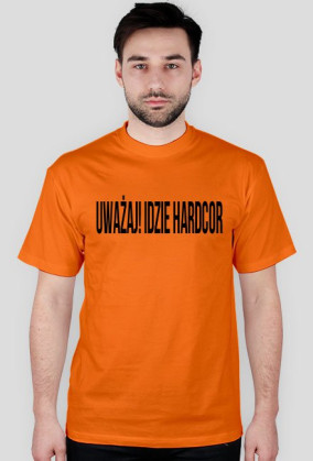 koszulka: idzie HARDCOR