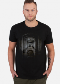 koszulka z nadrukiem ciemny korytarz
