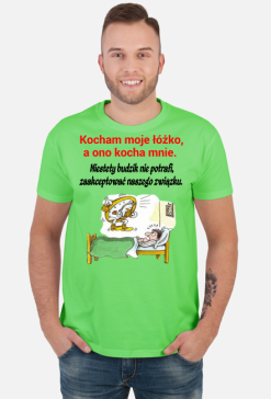 KOSZULKA MĘSKA ,,KOCHAM MOJE ŁÓŻKO,,