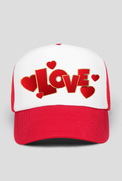 CZAPKA Z DASZKIEM ,,LOVE,,