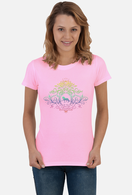 T-SHIRT DAMSKI KOLORY, RÓŻ, KIWI, Z KONIEM -Emblem with a Rainbow Dressage horse and a lotus ©DH