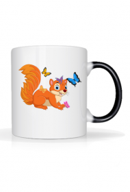 Kubek z motywem wiewiórki.