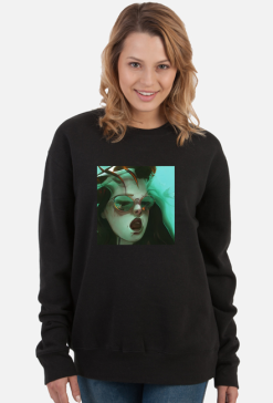 bluza dziewczyna w okularach