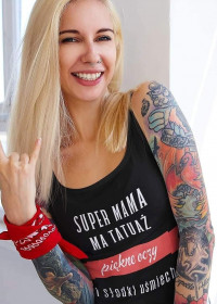 Koszulka" Super mama, ma tatuaż, piękne oczy i słodki uśmiech"