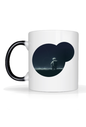 Jedyna w swoim rodzaju koszulka z grafiką wygenerowaną przez sztuczną inteligencje DALL-E. Grafika przedstawia astronautę, który spogląda w kosmos na pustkowiu nieznanej planety. Bądź wyjątkowy jak każdy obraz tworzony przez sztuczną inteligencje