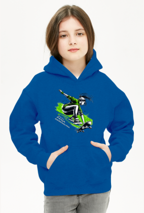 Bluza z Kapturem Dla Dziewczynek - Młoda skateboardzistka wykonująca skok z deskorolką - energetyczna ilustracja pełna stylu, pasji i adrenaliny w zielonej kolorystyce
